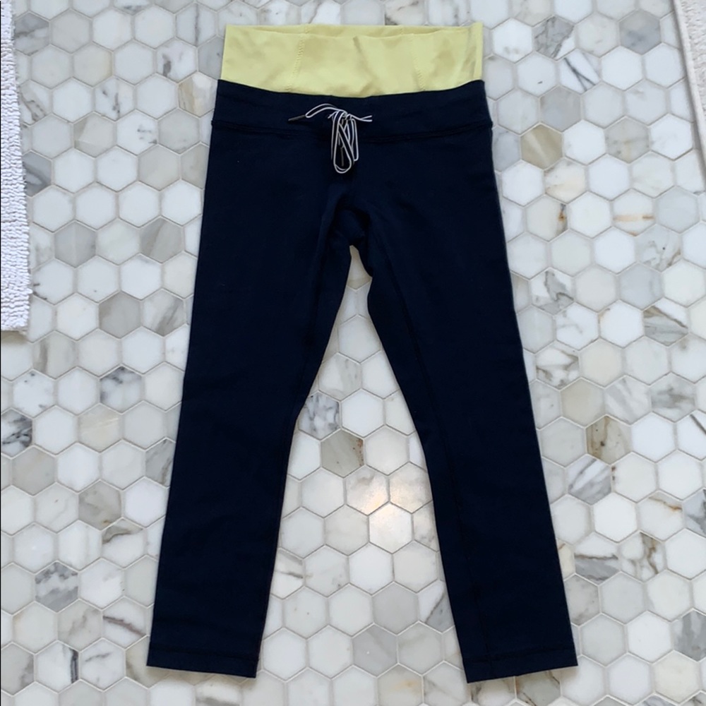 Lululemon running calf length size 4 yoga pant